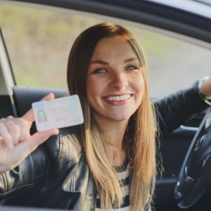 La licencia de conducir, Costos y beneficios
